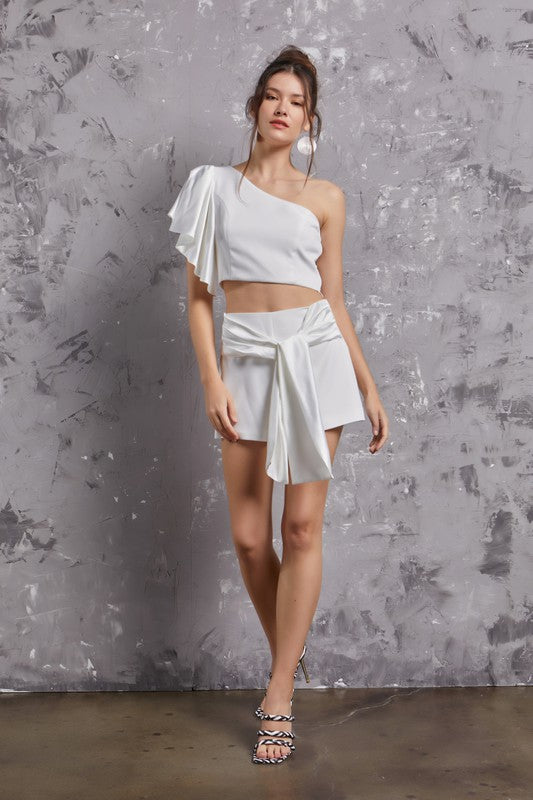 DIANA SIDE TIE BOW SHORTS IN WHITE