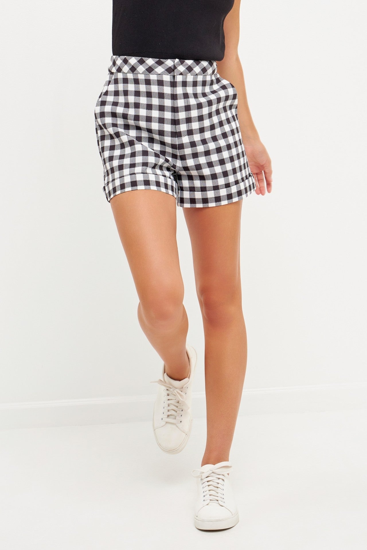 TWIGGY CHECK SHORTS IN BLACK
